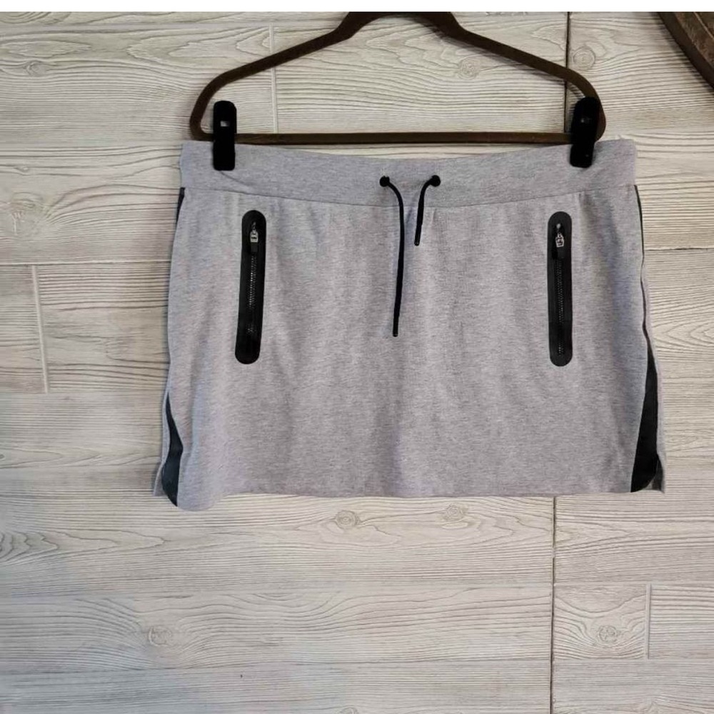 NWT Fabletics Sporty Mini Skirt with Zipper Pockets